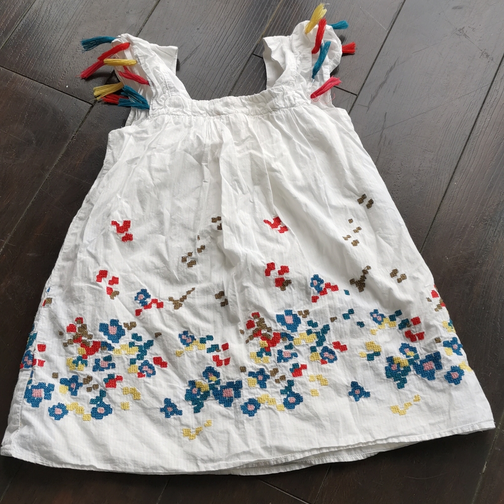 Cute EUR 3 white and colors dress